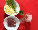 Foto del paso 5 de la receta: Medallón de filete miñón y espárragos flameados con salsa holandesa