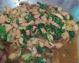 Foto langkah ke 8 dari resep Ayam Cah Jamur a la Bakmi GM.