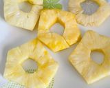 A picture of step 1 of Caramelized Pineapple Suji Halwa.