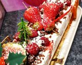 Une image de l'étape 10 de Bûche au chocolat blanc coeur framboises 😋 sur son moelleux au chocolat 🍫.