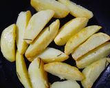 A picture of step 3 of Quick rosemary - garlic potatoes.