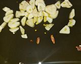 A picture of step 1 of Spaghetti with Vegetables and Garlic.