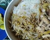 Foto langkah ke 3 dari resep Soto Ayam Instan Mommylicious.