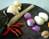 Foto langkah ke 1 dari resep Pindang Kuning Ikan Gembung.