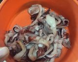 Foto langkah ke 1 dari resep Cumi Pedas Kunyit Segar.