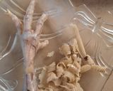 A picture of step 3 of Chicken Paws Broth.