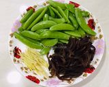 Foto langkah ke 2 dari resep Tumis kacang polong dan jamur kuping.