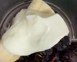 A picture of step 1 of Banana Dates Smoothie Bowl.