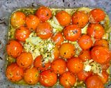 Foto del paso 3 de la receta Tomates cherry asados con queso feta, cebolla y especias