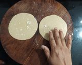 A picture of step 3 of Paneer green peas pockets.