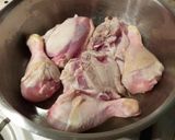 Foto del passaggio 3 della ricetta Pollo con i chiodini