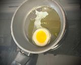 Foto del paso 3 de la receta: Cestitas de gulas al ajillo con falso huevo de codorniz