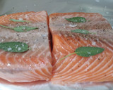 Foto del paso 4 de la receta: Salmón al horno con salsa cremosa de queso azúl