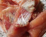 A picture of step 1 of Cabbage fish with capsicum.
