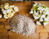 A picture of step 1 of Banana, Pear and Oatmeal Smoothie.