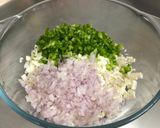 A picture of step 1 of Tandoori Mayo Paneer Grilled Sandwich.