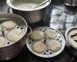 A picture of step 1 of Idli coconut chutney.