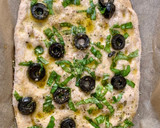 Foto del paso 1 de la receta: Pan de focaccia con salmón ahumado y aguacate