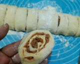 Foto langkah ke 5 dari resep Pizza Roll.