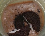 A picture of step 3 of Oreo milkshake.