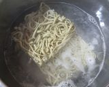 Hình bước làm 1 của món Mì rau củ xào bò băm