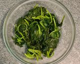 Foto langkah ke 2 dari resep Sigeumchi Namul 시금치나물 (Salad bayam ala korea).