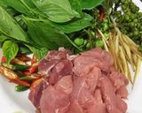 รูปขั้นตอนการทำที่ 1 ของ หมูผัดพริกแกง