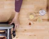 Shredded chicken, paprika and avocado sandwich