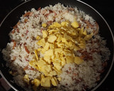 Foto del paso 5 de la receta: Arroz con bacon y tortilla