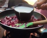 चविष्ट आणि पौष्टिक बीटरूट हलवा..(Beetroot Halwa Recipe In Marathi) रेसिपी स्टेप 6 फोटो 