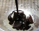 A picture of step 1 of Biscuit Milk shakes 3 types.