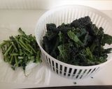 Foto del passaggio 1 della ricetta Vellutata di cavolo nero e topinambur, con chips di topinambur