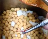 Foto del paso 3 de la receta: Garbanzos con calamares y patatas en olla rápida