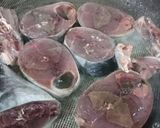 Hình bước làm 1 của món Cá ngừ kho nước dừa