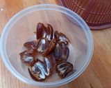 Foto langkah ke 1 dari resep Susu kurma ekonomis.