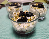 Foto del passaggio 5 della ricetta Dessert light allo yogurt, ricotta e more