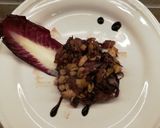 Foto del passaggio 4 della ricetta Pollo al radicchio e noci