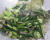 Foto langkah ke 2 dari resep Orek Tempe Cabe Ijo.