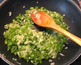 Foto del paso 1 de la receta: Guisantes con cebolla y pimiento