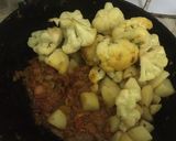 A picture of step 6 of Dry Aloo Gobhi Masala.