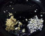 A picture of step 2 of Singaporean Rice with Noodles.