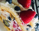 Foto del paso 6 de la receta: PIONONO CON MUCHA CREMA CHANTILLY, FRUTILLAS Y ARANDANOS🫔🍓🫐🫔🫐🍓🫔🍓🫐