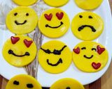 मिल्क पेड़ा इमोजी (Milk Peda Emoji recipe in Hindi) रेसिपी चरण 3 फोटो