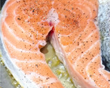 Foto del paso 2 de la receta: Salmón con ajos