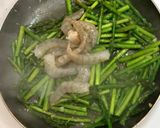 A picture of step 5 of Easy and Quick Stir-Fried Asparagus with Shrimp.
