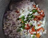 A picture of step 2 of Mumbai street style Sukha Bhel.
