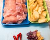 Hình bước làm 1 của món Phi lê cá Basa kho thơm