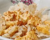 Hình bước làm 2 của món Bóng bì và bánh tráng chiên giòn lắc topping
