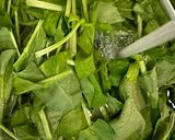 醬香鵝油蔥拌菠菜的食譜步驟1照片