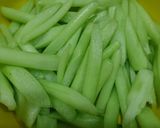 Hình bước làm 2 của món Canh dọc mùng nấu tôm